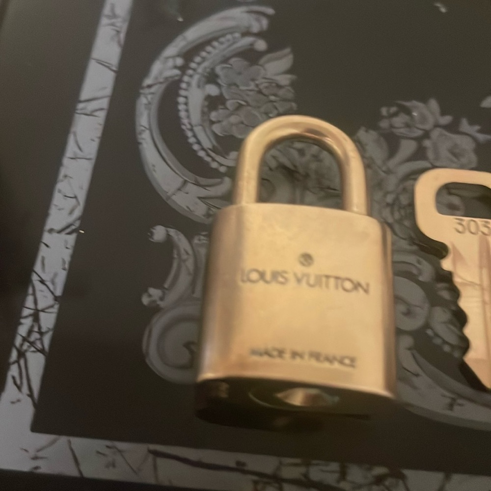 Louis Vuitton Gold Padlock and Key Set - Picture 3 of 16